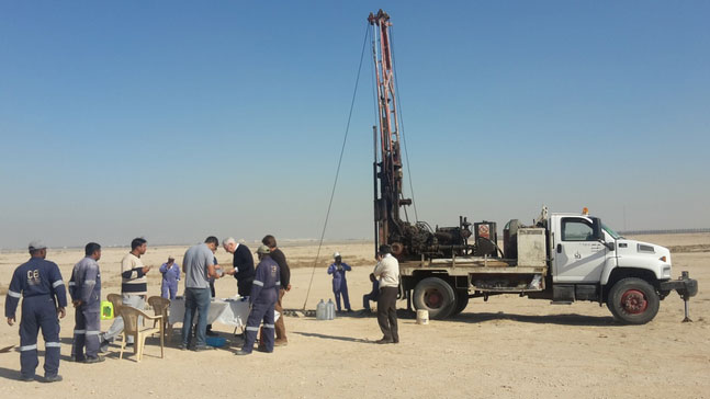 Untersuchung von Deponien im Rahmen eines Projekts zur Entwicklung einer Abfallbewirtschaftungsstrategie in Kuwait.